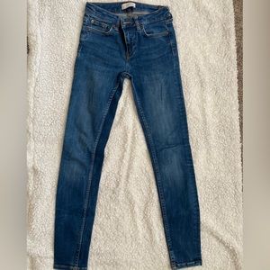 ZARA skinny denim jeans. Mid rise. SIZE: Eur34 USA2 Mex24